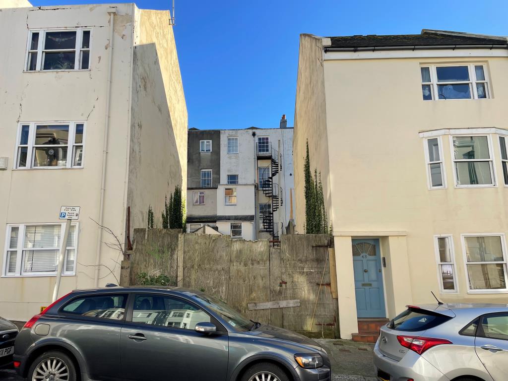 Lot: 73 - LAND WITH POTENTIAL CLOSE TO HOVE SEAFRONT - Front view of land between buildings